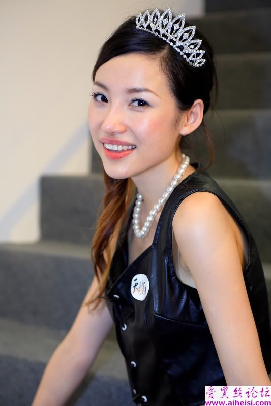美女气质半裸
