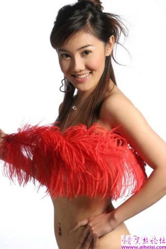 中国女演员彭久洋拍全裸写真