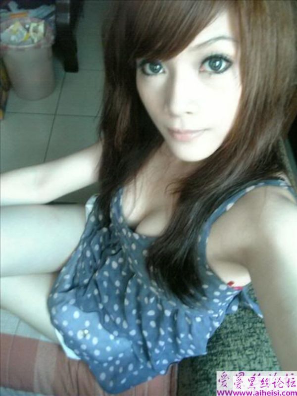 美腿低胸台湾妹
