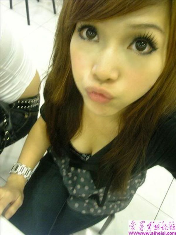 美腿低胸台湾妹