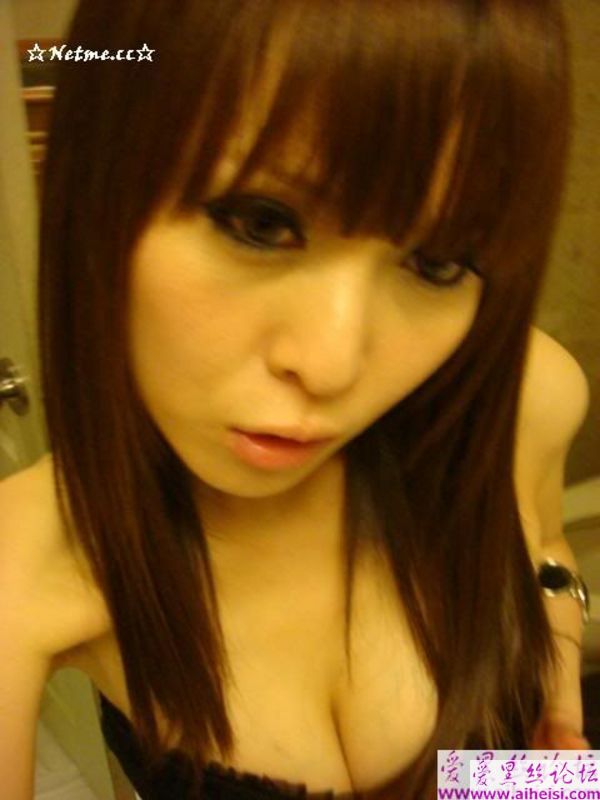 美腿低胸台湾妹