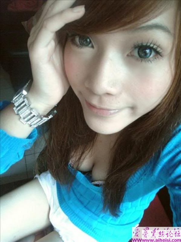 美腿低胸台湾妹