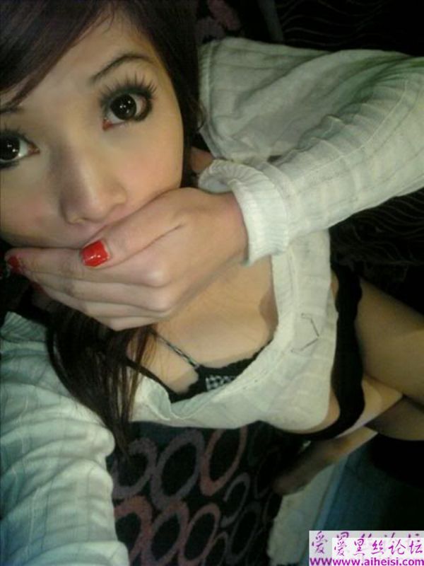 美腿低胸台湾妹