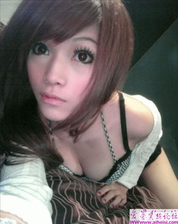 美腿低胸台湾妹