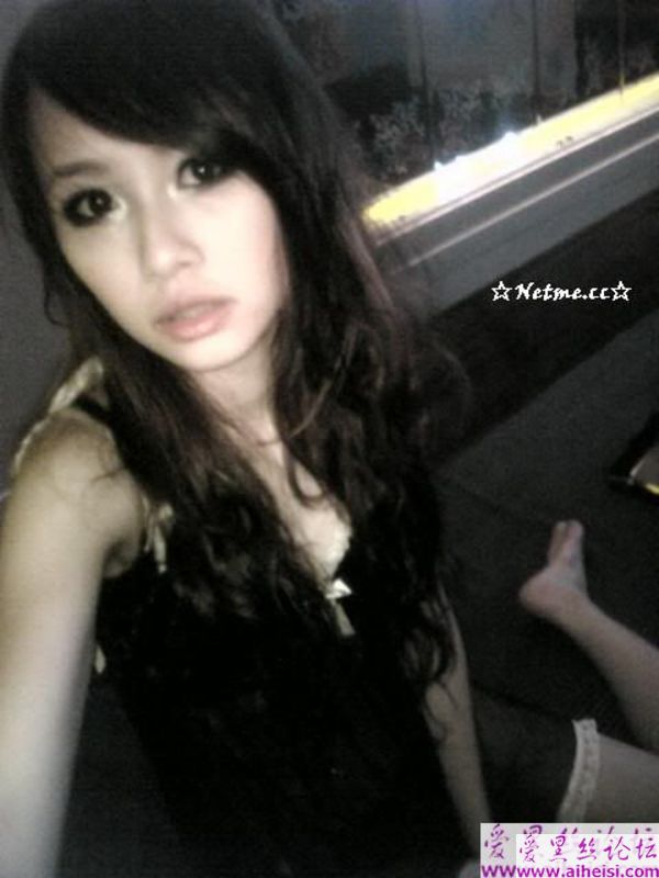 美腿低胸台湾妹
