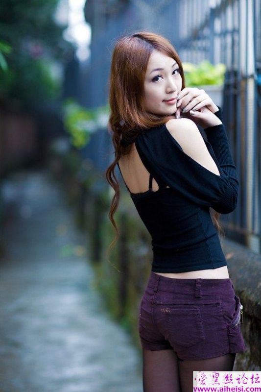 翘臀美腿小靓妞！ 