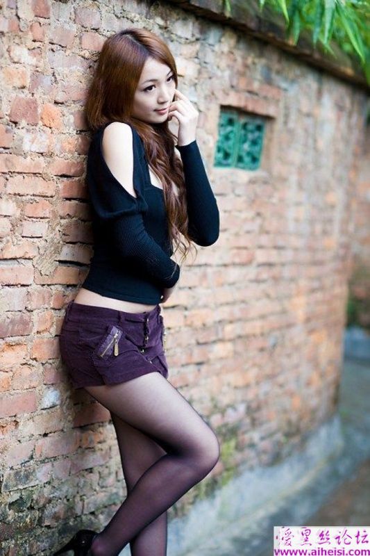 翘臀美腿小靓妞！ 