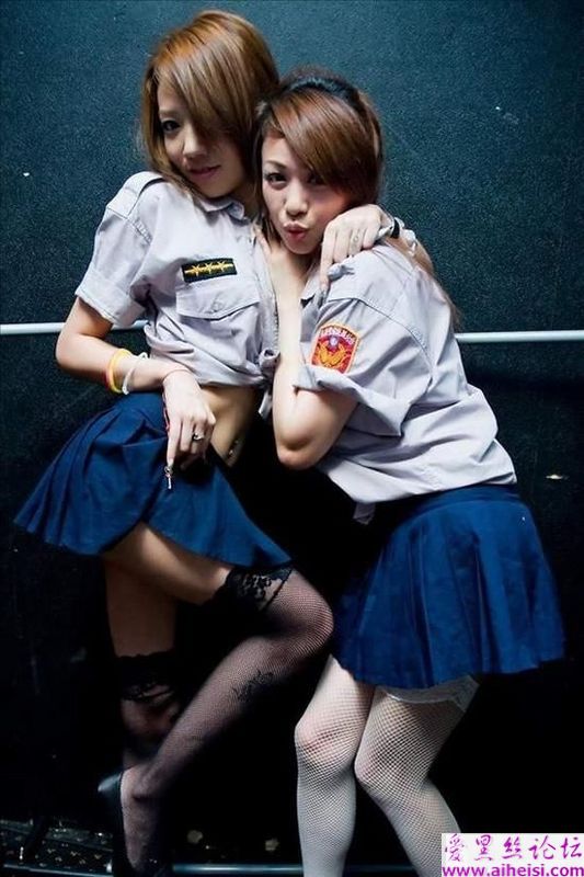 很少见的纯国产制服，很漂亮