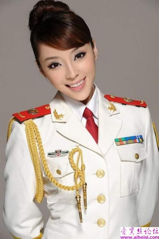 很少见的纯国产制服，很漂亮
