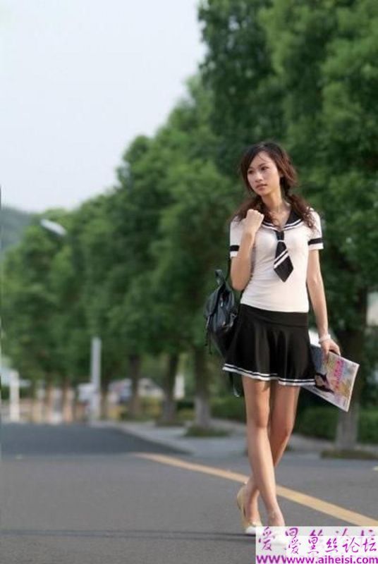 很少见的纯国产制服，很漂亮
