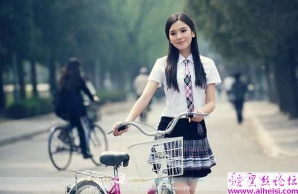 很少见的纯国产制服，很漂亮