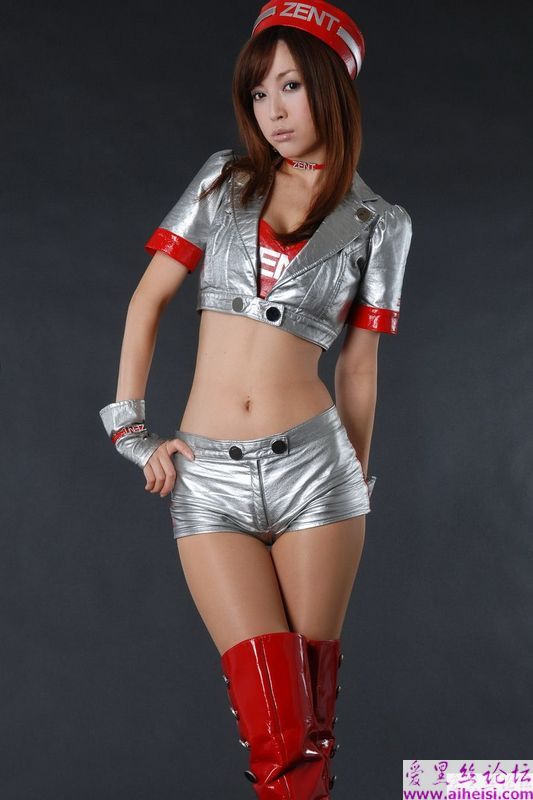 红靴美女