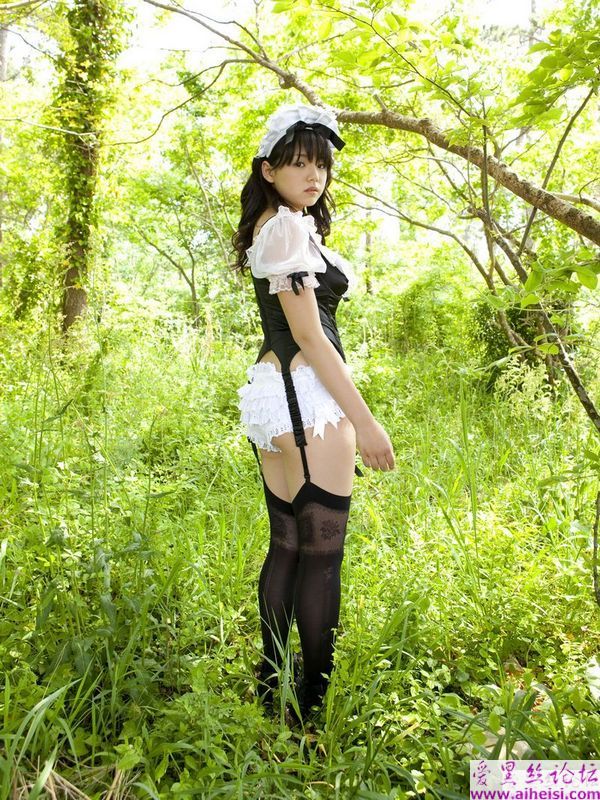 清纯的童颜巨乳黑丝女佣