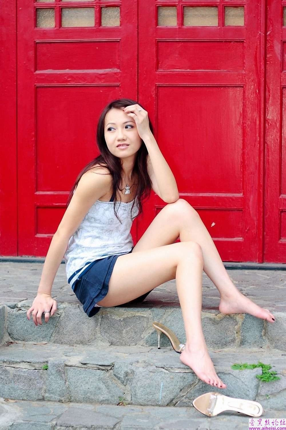 不穿丝袜的美腿才叫美腿
