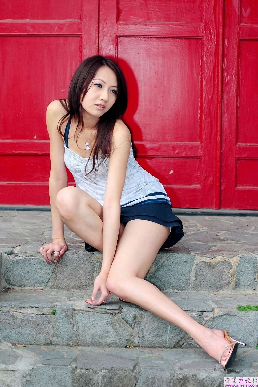 不穿丝袜的美腿才叫美腿