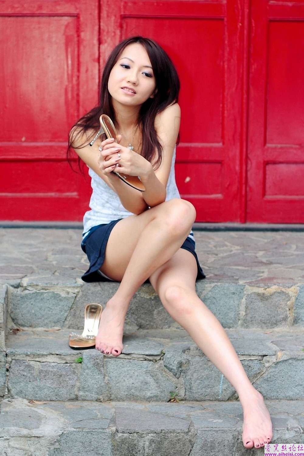 不穿丝袜的美腿才叫美腿