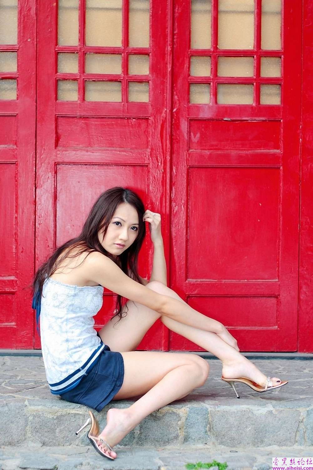 不穿丝袜的美腿才叫美腿