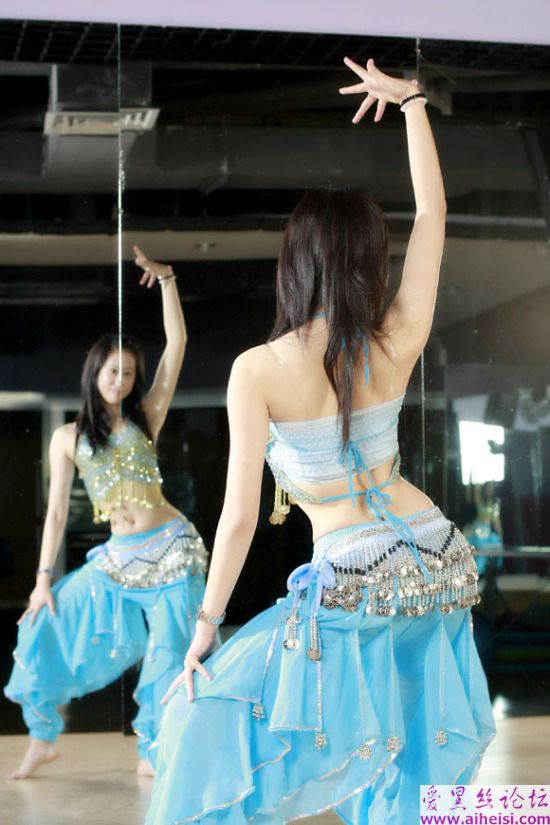 健身房里的美女，这身材才叫好！