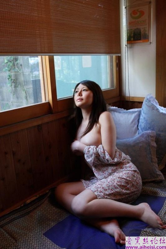 少妇晶莹剔透 疑脂白玉高耸双峰