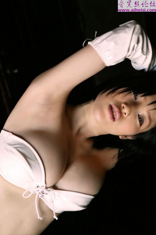 胸罩只能包住1/3的乳房
