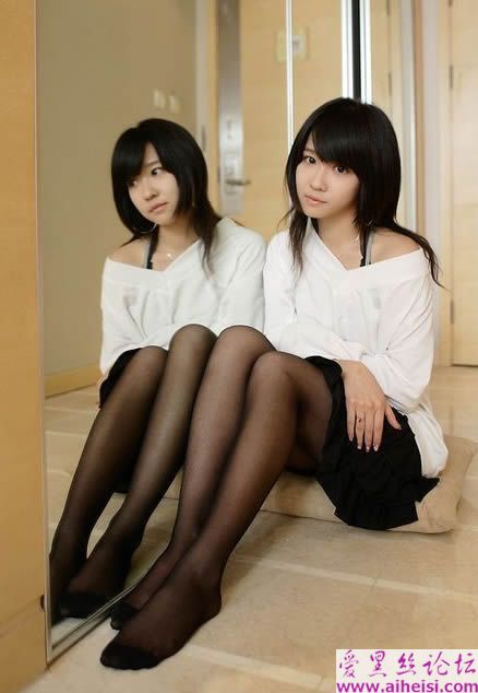 色色丝袜黑白双丝女同篇