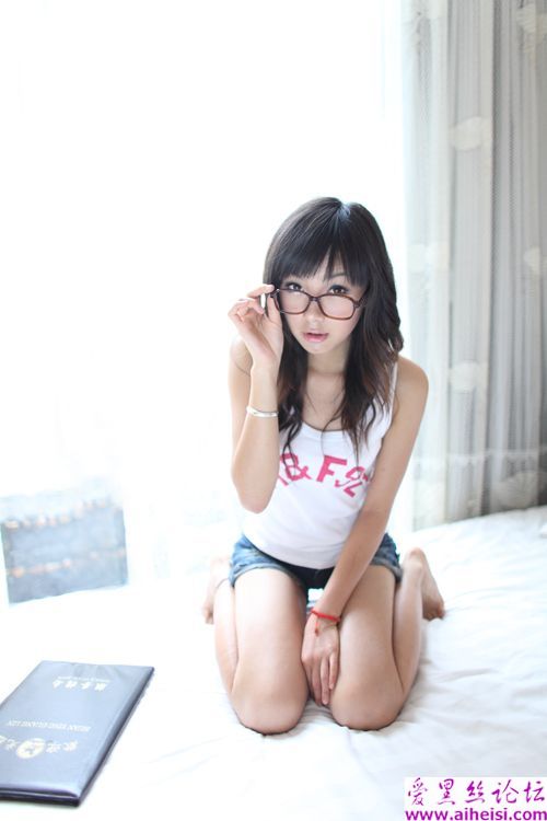 酒店里的眼镜小美女