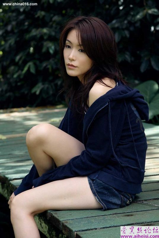 AV绝色美腿女优来生光