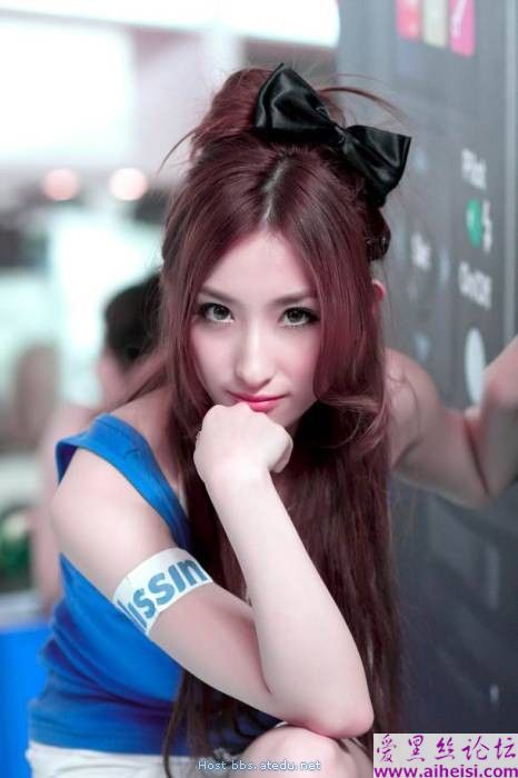 网络红人李妍完美身材展示