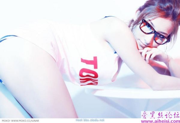 网络红人李妍完美身材展示