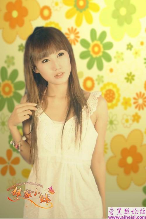 邻家小妹媚眼放电~小心被电到哦