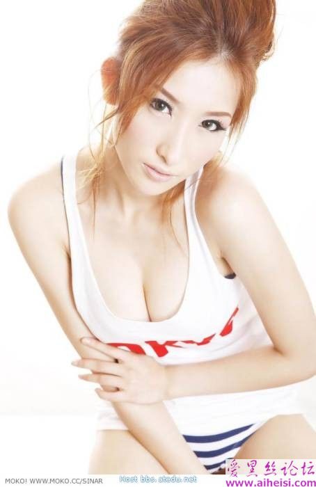 网络红人李妍完美身材展示