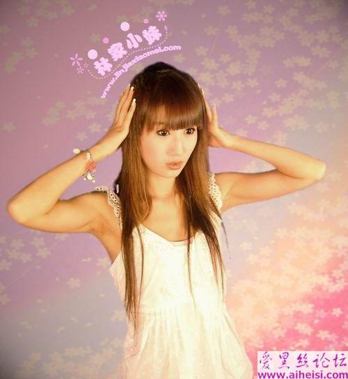 邻家小妹媚眼放电~小心被电到哦