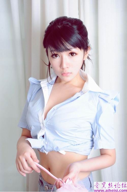 超级可爱的大胸美女