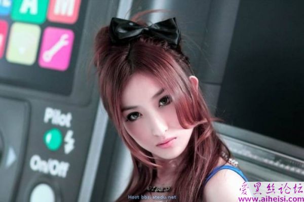 网络红人李妍完美身材展示