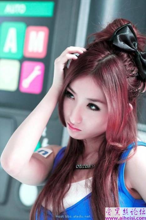 网络红人李妍完美身材展示