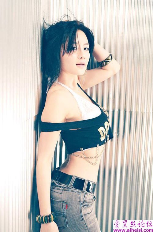 坚挺的美胸