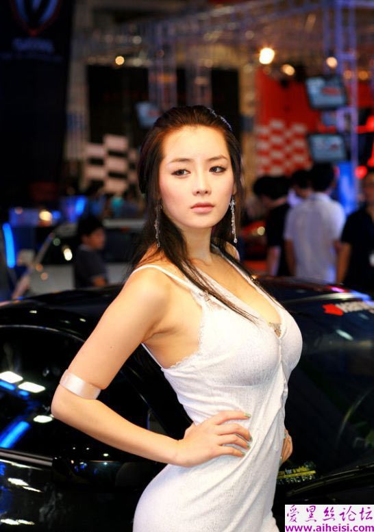 坚挺的美胸