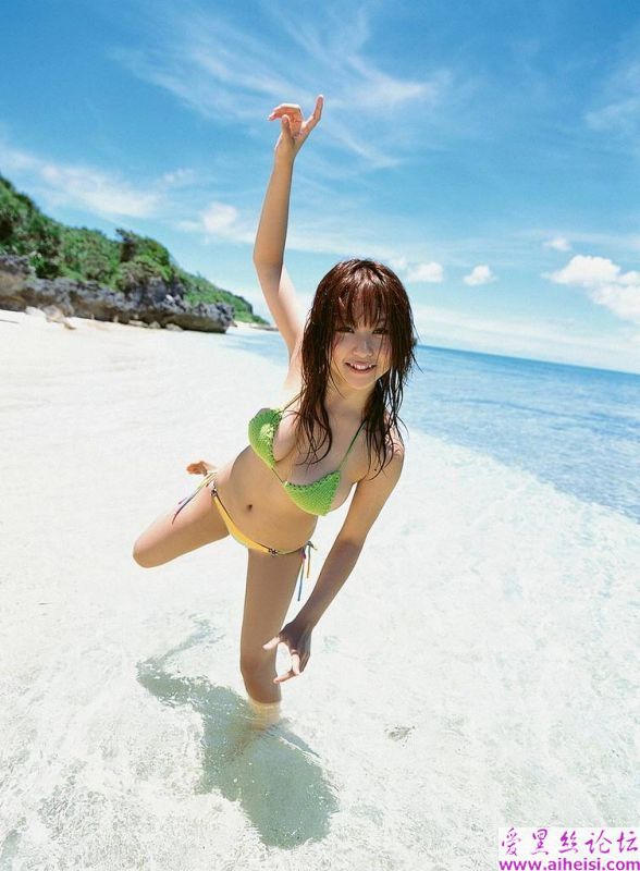 虎牙妹不只可愛双乳更迷人