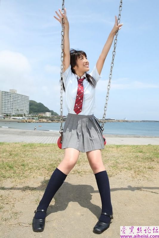 日本学妹田井中茉莉亜学生制服诱惑 