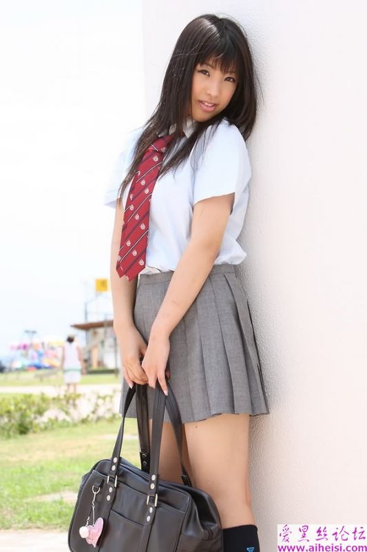 日本学妹田井中茉莉亜学生制服诱惑 