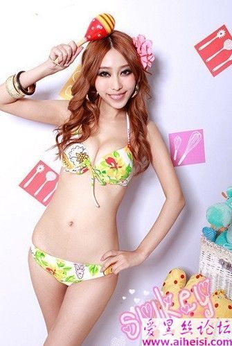 嫩模私房比基尼甜粉写真