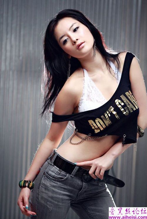坚挺的美胸