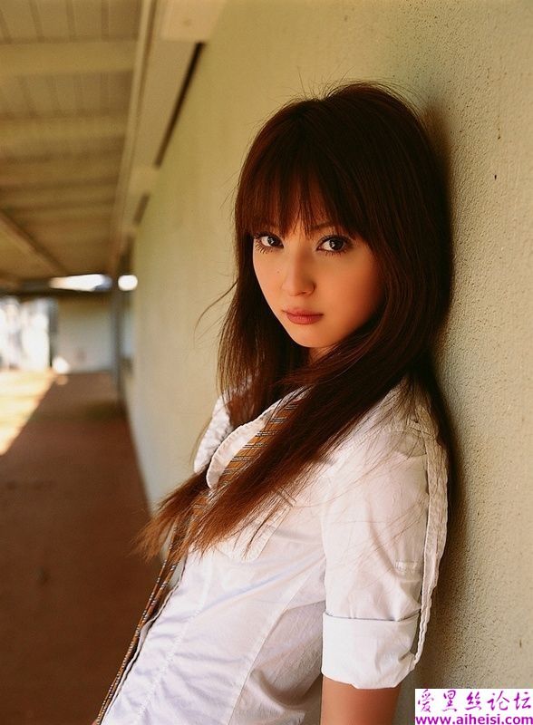 校园极品美女，展示阳光美丽动人的一面