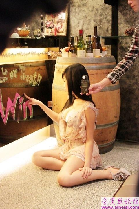 越南妞冬季放飛致命性感 黑白照流出止不住的誘惑