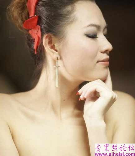 选秀“脱光门”女主角被人肉