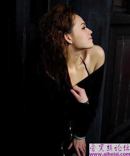 选秀“脱光门”女主角被人肉