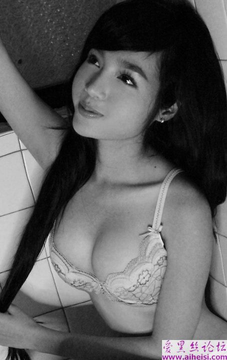 越南妞冬季放飛致命性感 黑白照流出止不住的誘惑