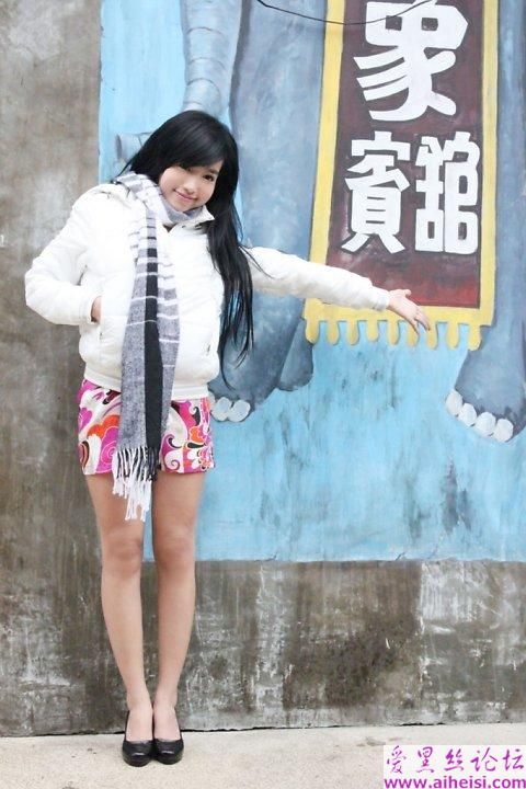 越南妞冬季放飛致命性感 黑白照流出止不住的誘惑