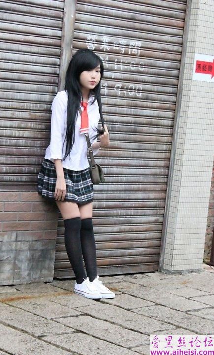 越南妞冬季放飛致命性感 黑白照流出止不住的誘惑