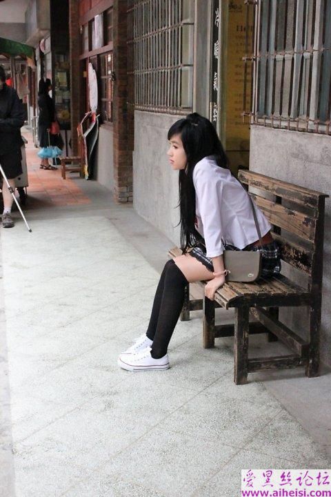 越南妞冬季放飛致命性感 黑白照流出止不住的誘惑